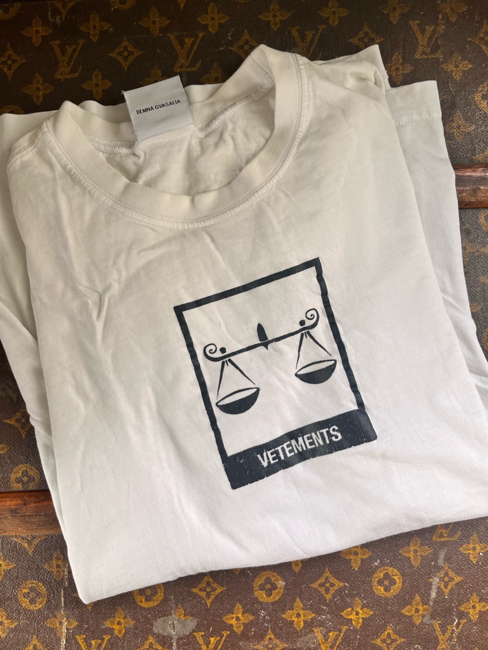 Vetements White T-Shirt with Black Logo Scales Graphic